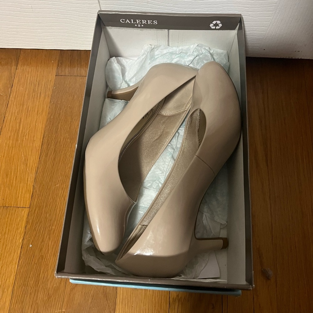 Life Stride Nude Patent Heels